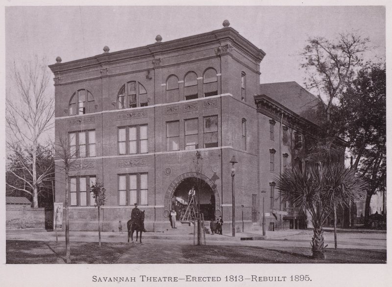 Divadlo Savannah, postaveno 1813, přestavěno 1895 (čb foto) od American Photographer (after)