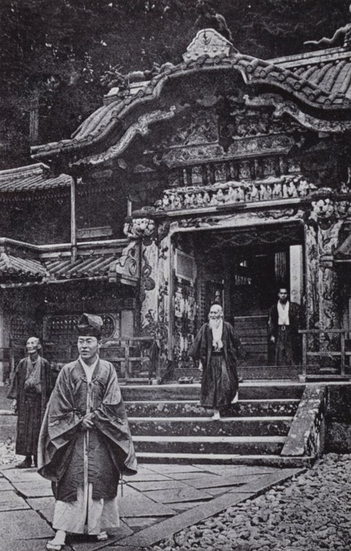 Chrám Nikko (černobílá fotografie) od American Photographer (after)
