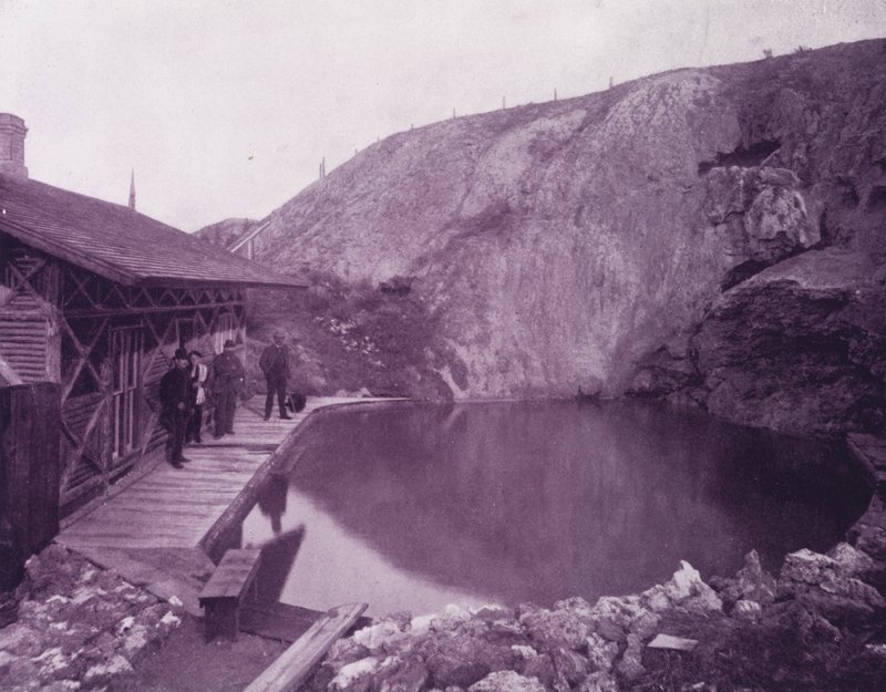 Bazén v Banff Hot Springs, Britská Amerika (černobílá fotografie) od American Photographer (after)