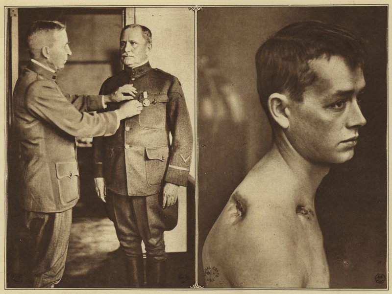 Amerika v první světové válce: Bylo obzvláště vhodné, aby generálmajor C. H. Martin velel 90. divizi okupační armády, protože v Leon Springs vycvičil její skvělé záložní důstojníky, vojín Absalom Gunther, 43. rota, 5. námořní pěchota od American Photographer