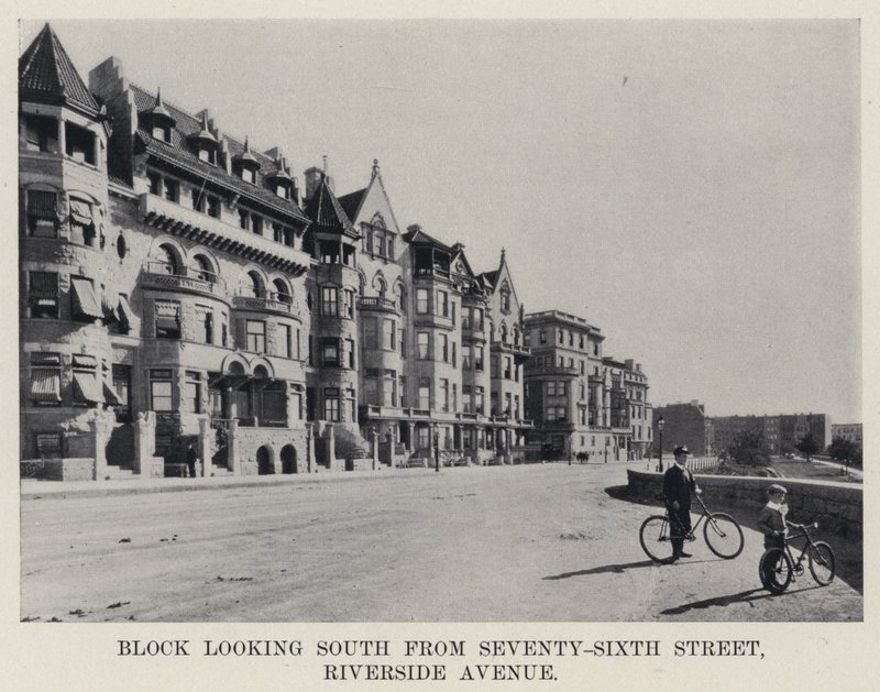 Blok při pohledu na jih ze Sedmdesáté šesté ulice, Riverside Avenue (černobílá fotografie) od American Photographer