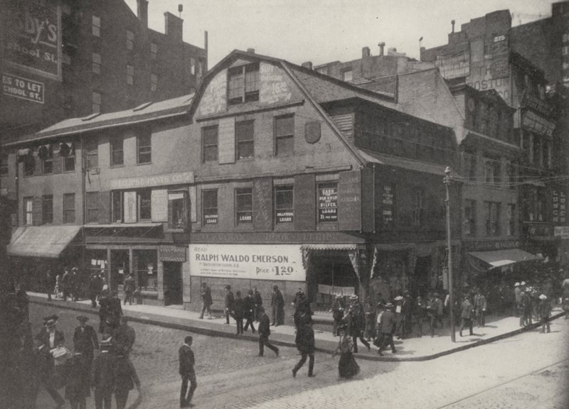 Boston: Staré rohové knihkupectví, postavené v roce 1712 (čb fotografie) od American Photographer