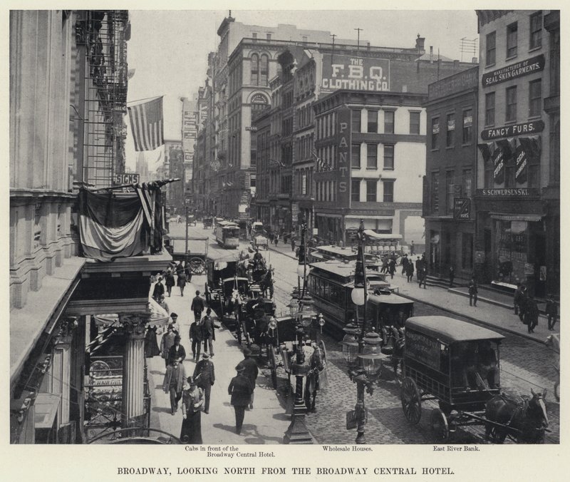 Broadway, při pohledu na sever od hotelu Broadway Central (černobílá fotografie) od American Photographer