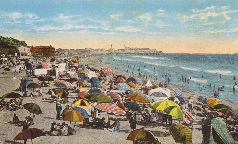 Kalifornie: "Filmová pláž", Crystal Pier, Santa Monica, Kalifornie (barevné foto) od American Photographer