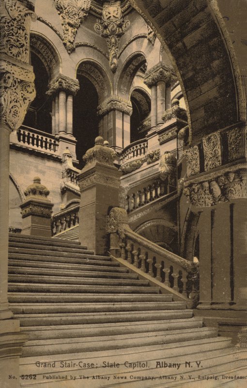 Velké schodiště, State Capitol, Albany, New York, USA (čb fotografie) od American Photographer