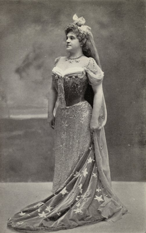 Marcella Sembrichová jako Astrifiammante, královna noci, v "Kouzelné flétně" (čb fotografie) od American Photographer
