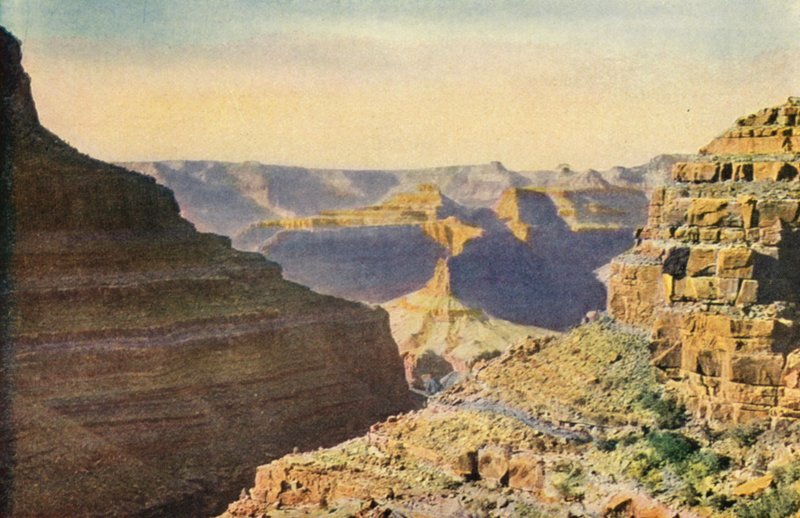 Na stezce Hermit Trail, Národní park Grand Canyon (barevné foto) od American Photographer