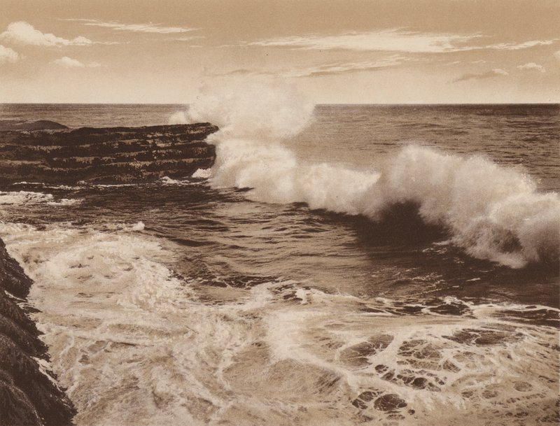 San Diego: Breakers dashing over cliffs at La Jolla, near San Diego (čb foto) od American Photographer