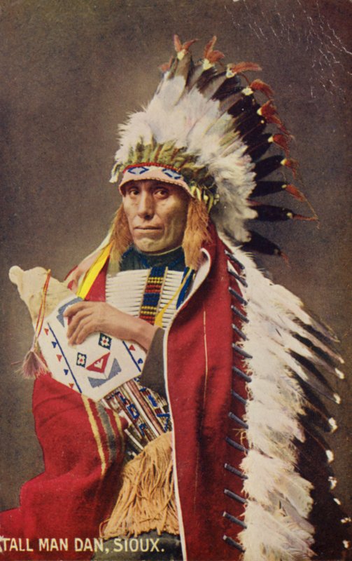 Tall Man Dan, Sioux (foto) od American Photographer