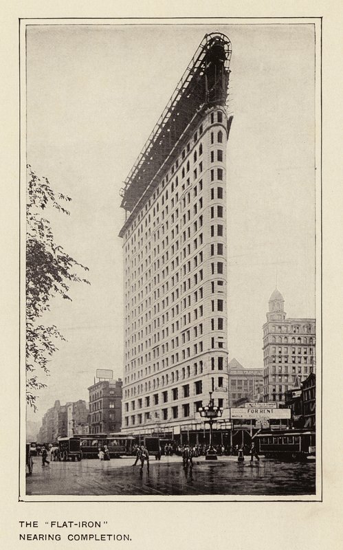 "Flat-Iron" se blíží k dokončení (čb foto) od American Photographer