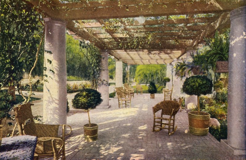 Pergola, prvek kalifornského domu (barevné foto) od American Photographer