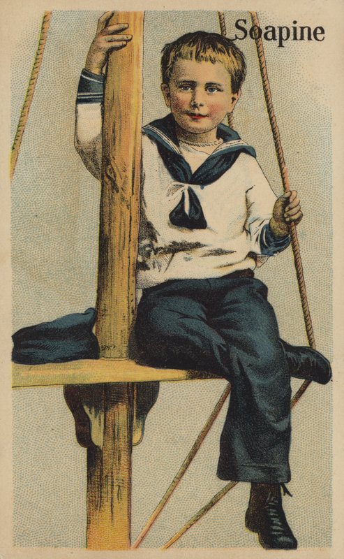 Námořník Chlapec Sedí Na Výstroji od American School