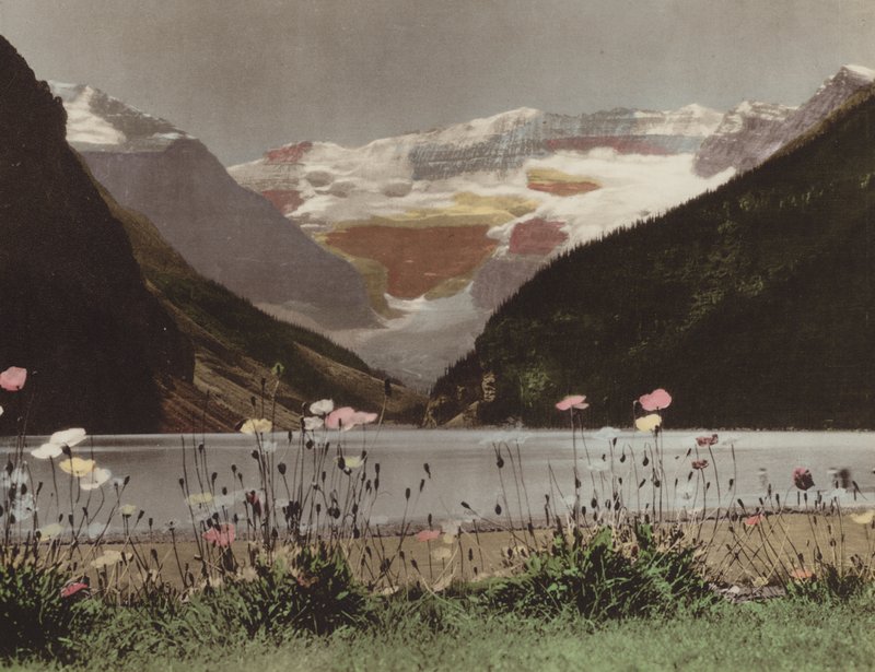 Lake Louise a Victoria Glacier (barevné foto) od Byron Hill Harmon