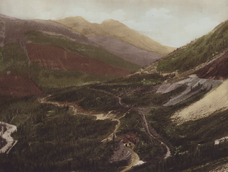 The Spiral Tunnels, Field Hill, British Columbia (barevné foto) od Byron Hill Harmon
