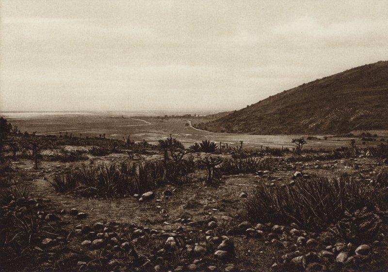 Mexiko: Poblíž jezera Tetzcoco mezi San Isabel Tola a Guadalupe (černobílá fotografie) od Cecile Seler Sachs