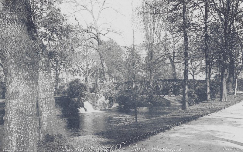 Bordeaux: Jardin-Public, Rustikální most (čb fotografie) od Charles Chambon