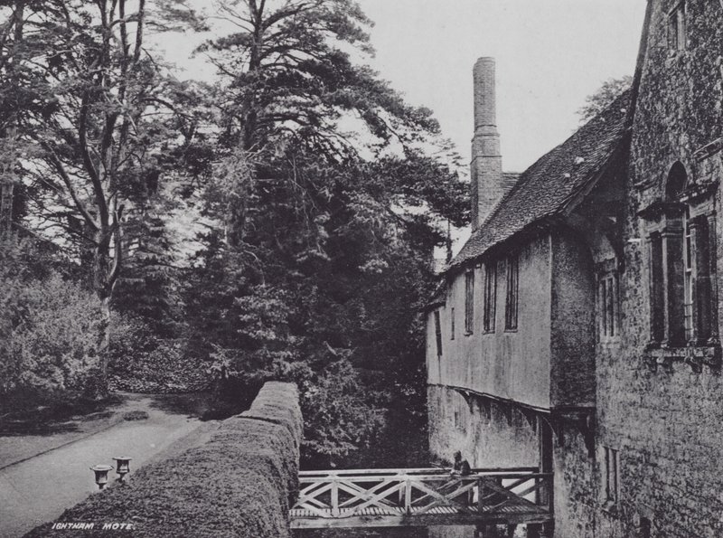 Ightham Mote (černobílá fotografie) od Charles Essenhigh Corke