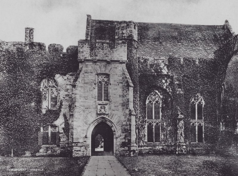Penshurst Castle (černobílá fotografie) od Charles Essenhigh Corke