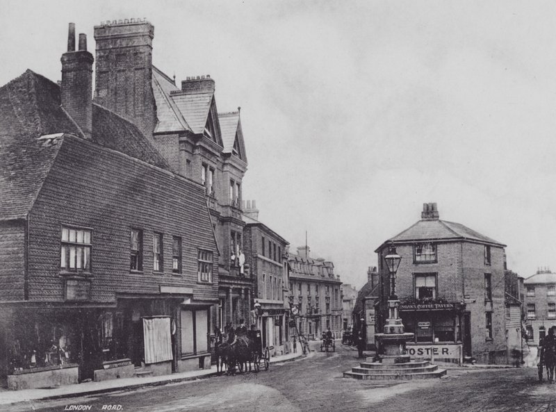 Sevenoaks: London Road (černobílá fotografie) od Charles Essenhigh Corke