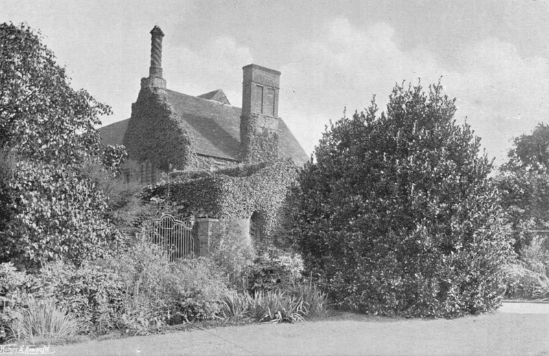 Štít Starého paláce od Charles Latham