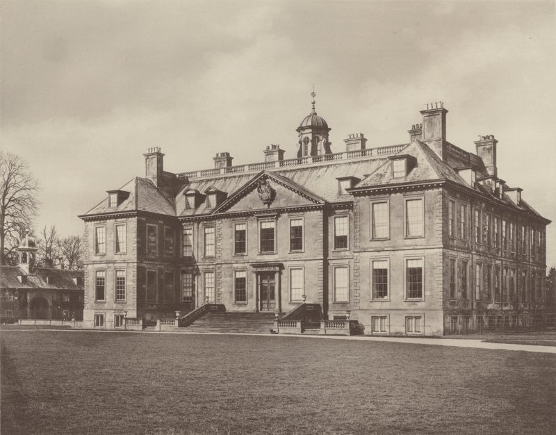 Belton House, Grantham, vstupní průčelí od Charles Latham