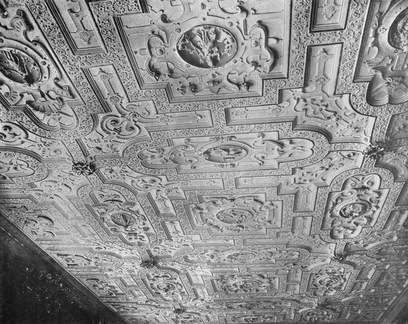 Boston House: The Drawing Room Ceiling, datum 1623 (černobílá fotografie) od Charles Latham