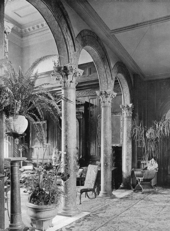Chodby Hall od Charles Latham
