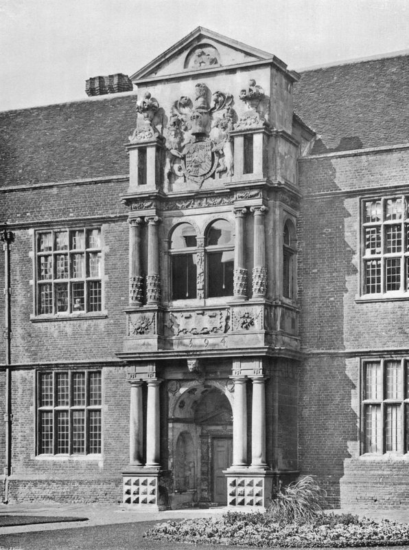 De Wittes Porch v Cobham, Kent od Charles Latham