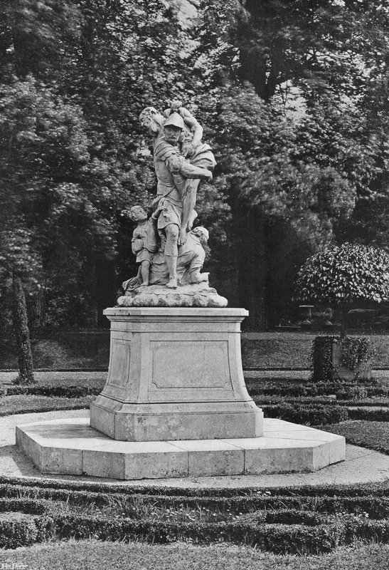 East Side of the South Garden (č/b foto) od Charles Latham