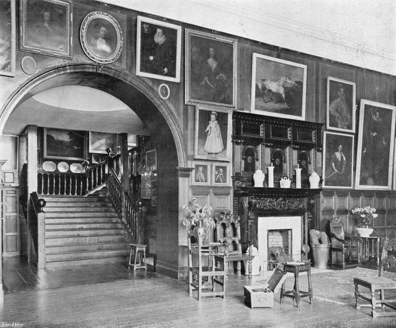 Norton Conyers: Hala a schodiště (černobílá fotografie) od Charles Latham