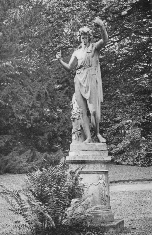 Ribston Hall: Zahradní socha od Charles Latham