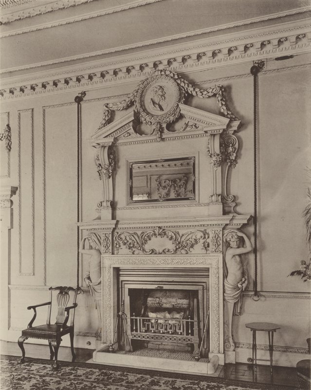 Stoke Hall, Derbyshire, Komínové kusy přijímací místnosti od Charles Latham