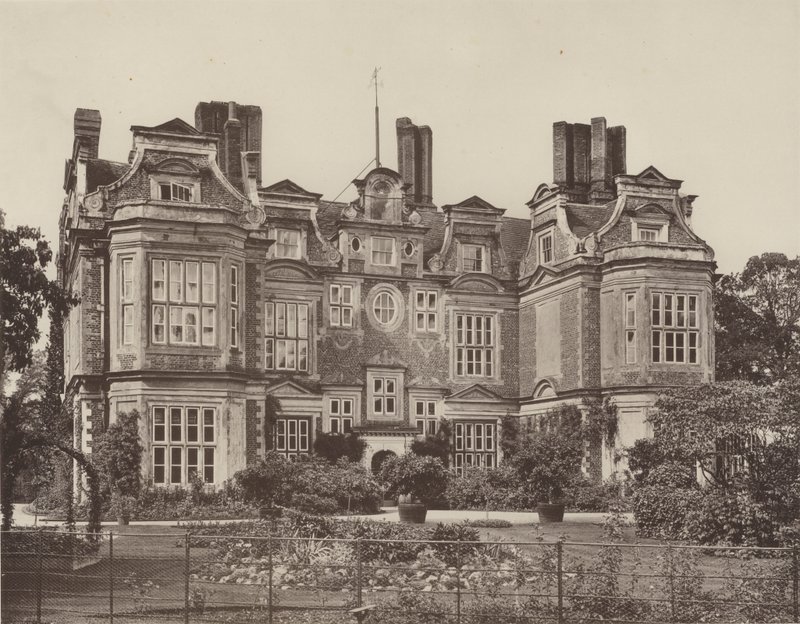 Swateley Hall, Uxbridge, zahradní fronta od Charles Latham