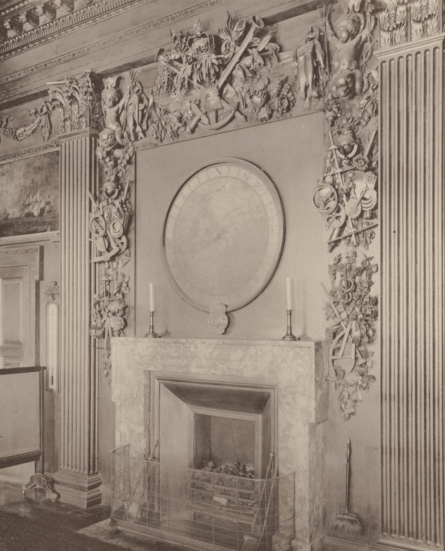 Admiralita, Whitehall, zasedací místnost Chimney Piece od Charles Latham