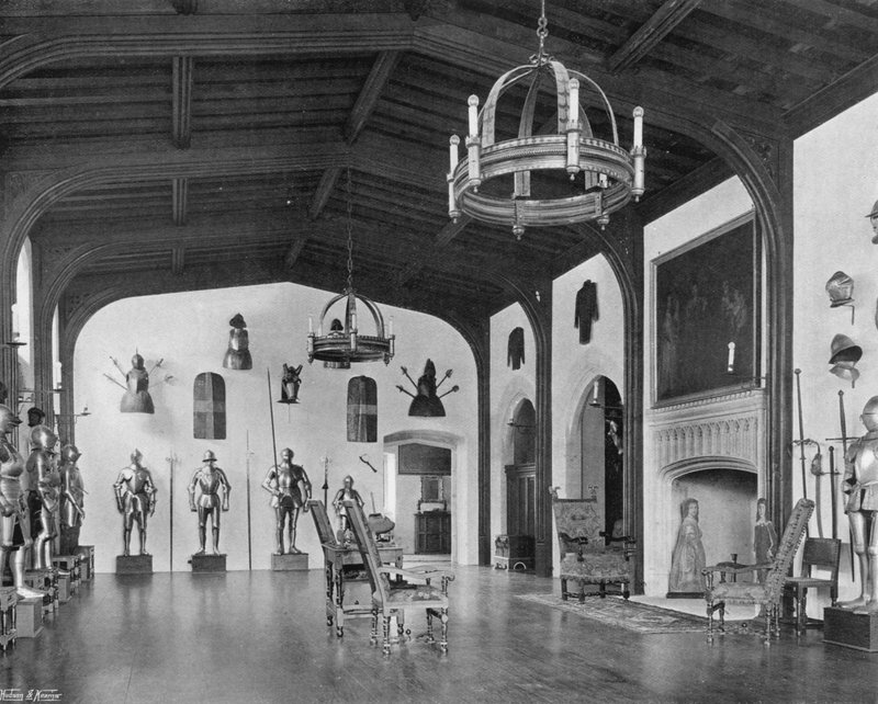 Zbrojnice (černobílá fotografie) od Charles Latham