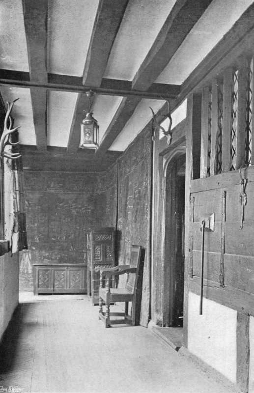 The Buttery Hatch (černobílá fotografie) od Charles Latham
