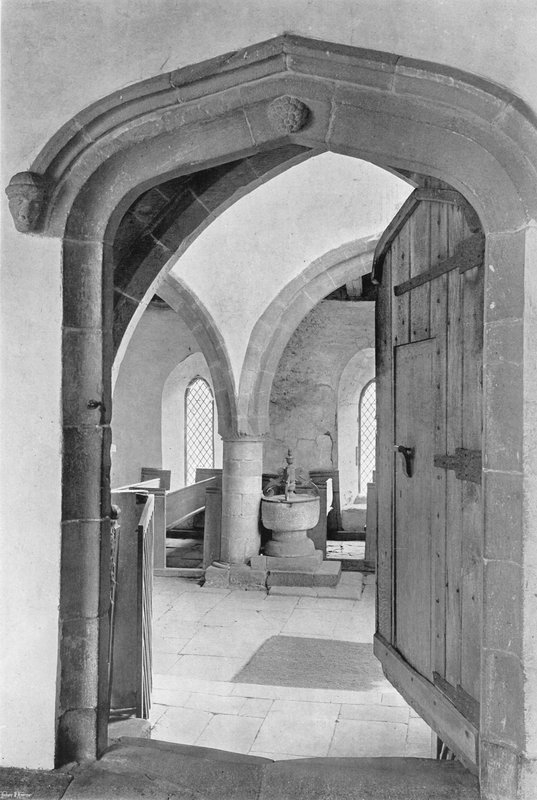 Vchod do kaple od Charles Latham
