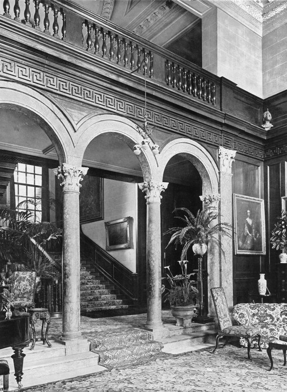 Galerie Hall od Charles Latham