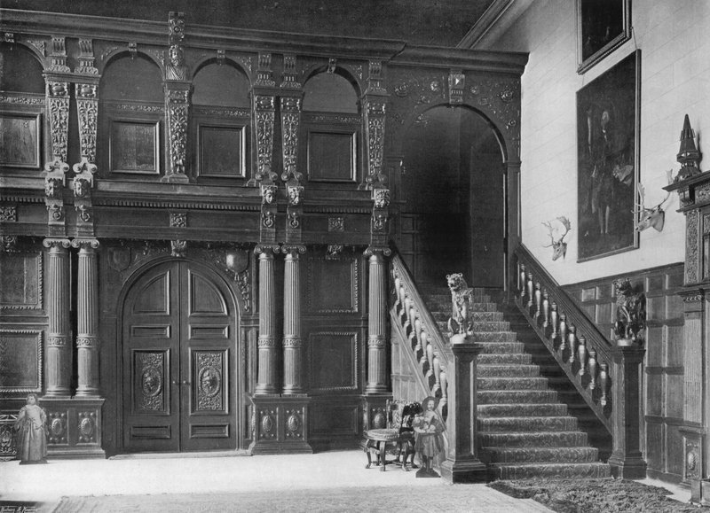 Obrazovka Hall od Charles Latham