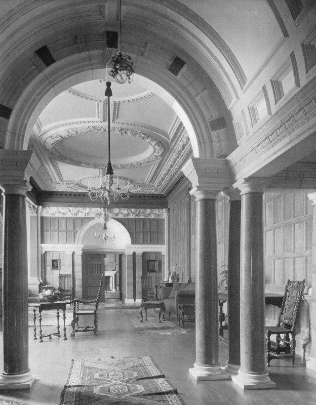 Obrazovka Hall od Charles Latham