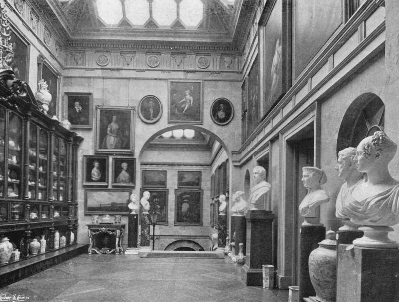 Lobby (černobílá fotografie) od Charles Latham