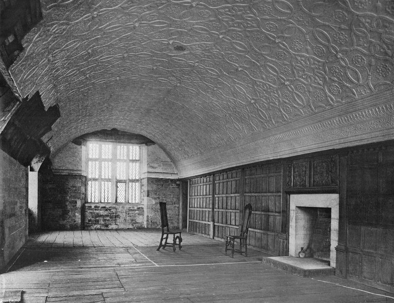 Dlouhá galerie od Charles Latham