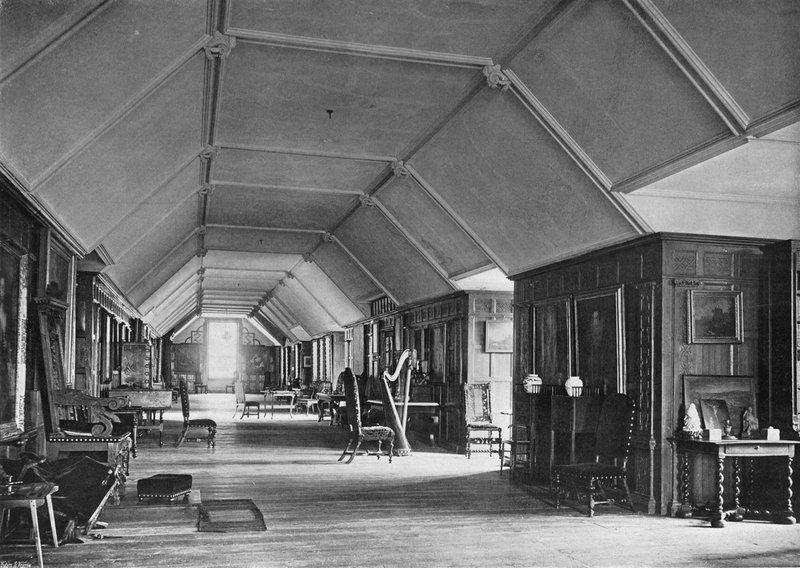 Dlouhá galerie od Charles Latham