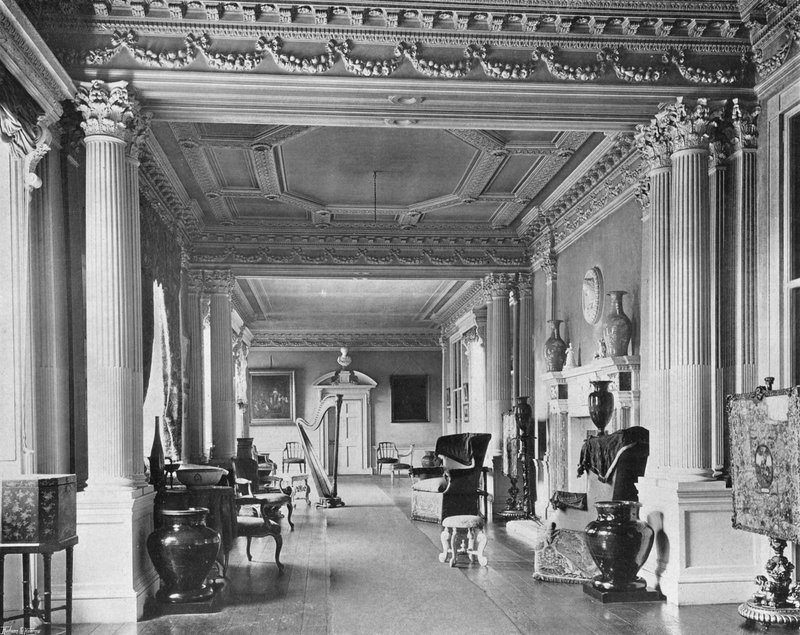 Dlouhá galerie od Charles Latham