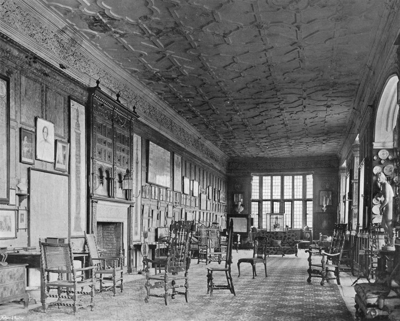 Dlouhá galerie od Charles Latham