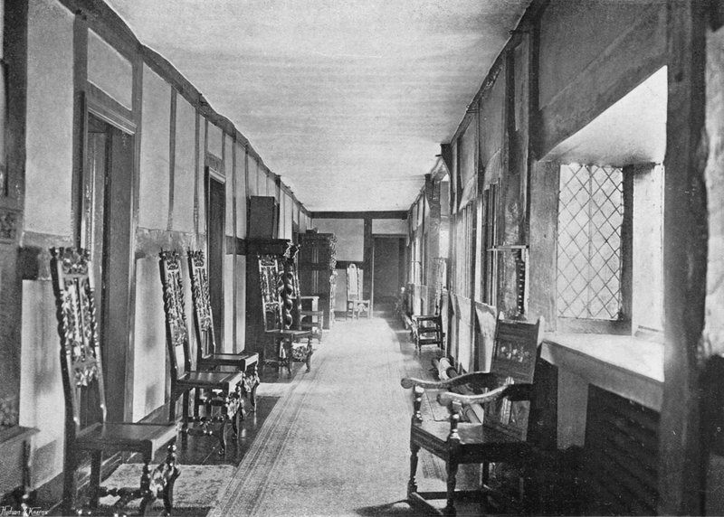 Severovýchodní galerie od Charles Latham