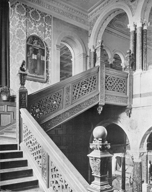 Proražené balustrády Velkého schodiště od Charles Latham