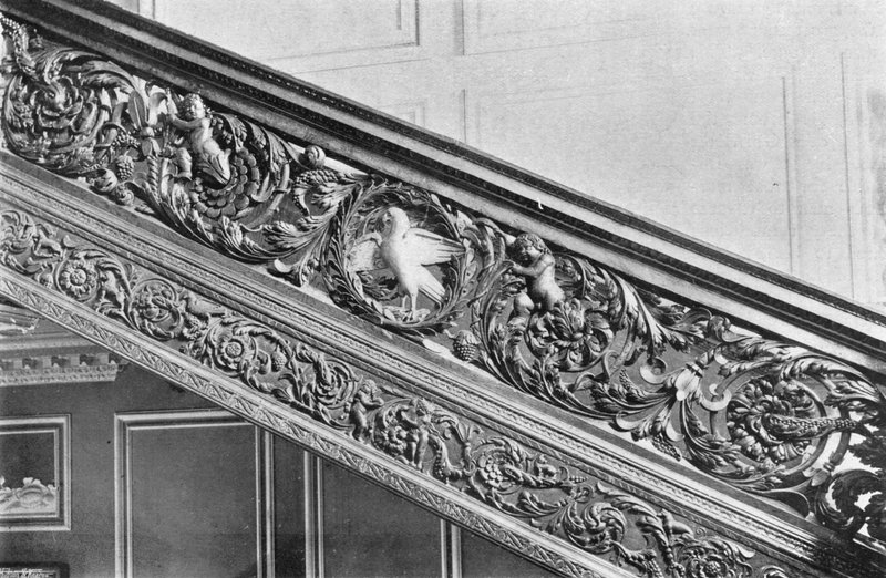 Proražená řezba balustrády od Charles Latham