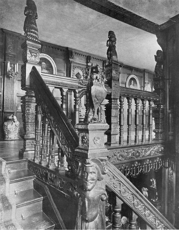 Horní schodiště od Charles Latham