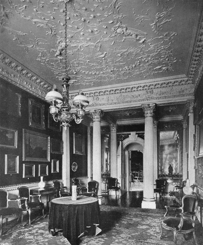 The Velvet Room (černobílá fotografie) od Charles Latham